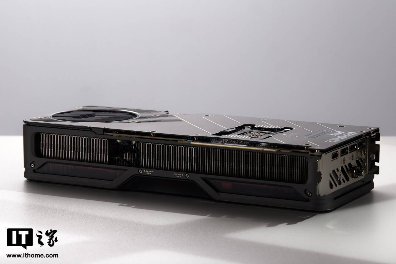 iGame RTX 5070 Ti Advanced OC 16GB开箱：全新设计，炫彩光效抢眼！