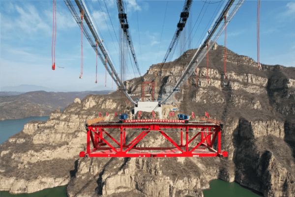 济新黄河大桥新突破！世界最大跨度回转缆悬索桥桥面安装正式启动
