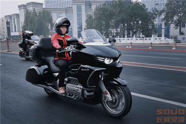 长城灵魂S2000第二批开售！20多万入手八缸摩托，配置豪华超乎想象