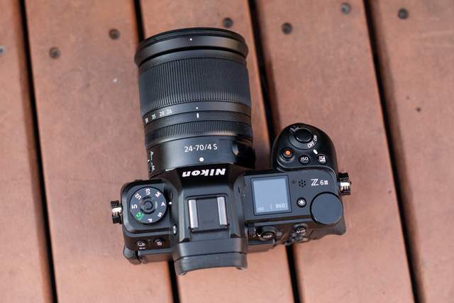 尼康Z6Ⅲ扫街实战：专业画质遇上尼康云创色彩，如何拍出大片感？