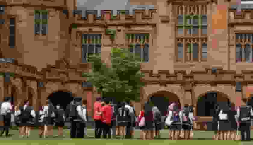 海外留学网站建设帮助留学生更好地