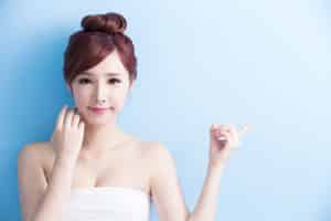 脸部黑斑如何治疗