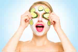 脸上长斑毛孔大怎么办