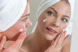 脸上红一块痒怎么回事