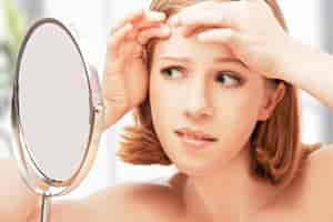 脸上有白癣怎么回事