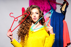 针织衫短袖怎么搭配裤子 针织衫短袖怎么搭配裤子