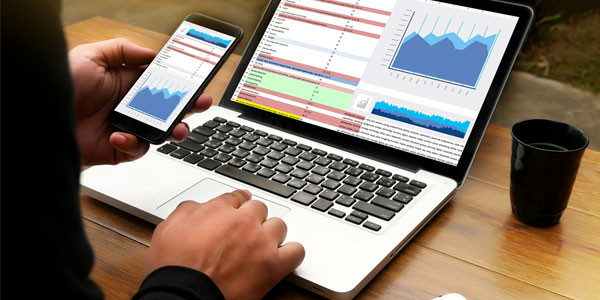 西安企业应该将电脑<a href=https://www.kengniao.com/e/search/result/?searchid=51 target=_blank class=infotextkey>网站</a>和手机<a href=https://www.kengniao.com/e/search/result/?searchid=51 target=_blank class=infotextkey>网站</a>同时做起来