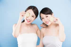 两眼角下面长斑怎么办 两眼角下面长斑怎么办