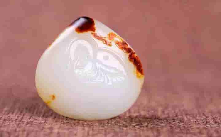 为什么很多人都偏向喜欢翡翠而不是和田玉?