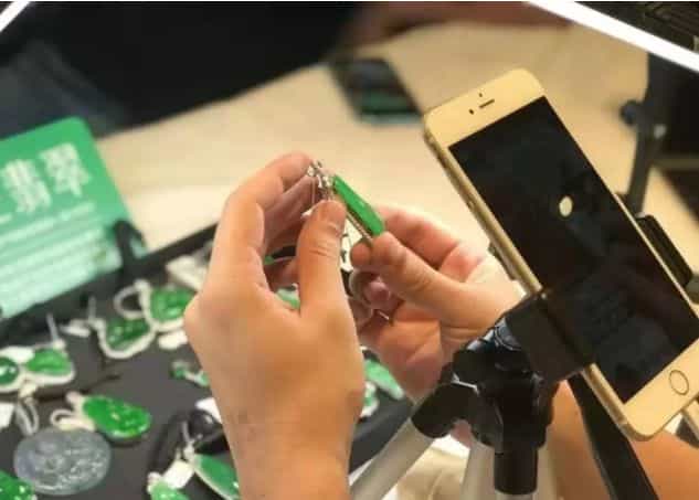 “切涨”？“切跌”？直播销售玉石有圈