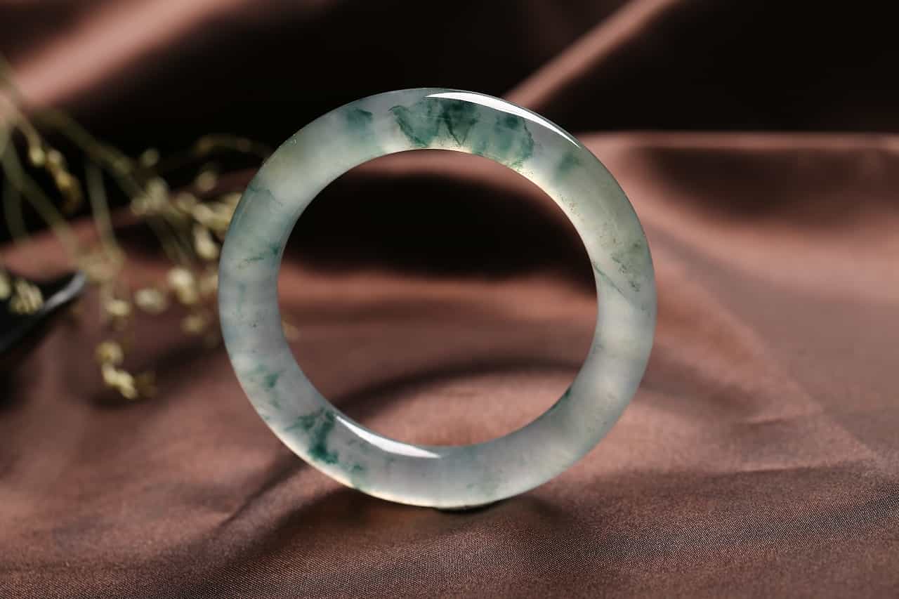 珠宝店买的翡翠镯子（玉）保值吗？