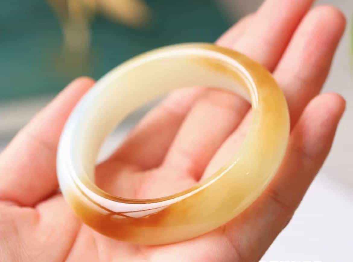 和田玉的且末糖，该怎么选购？它具有很大升值空间吗？