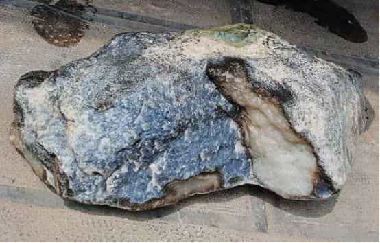 和田玉中最大的黑马——俄罗斯黑皮山料