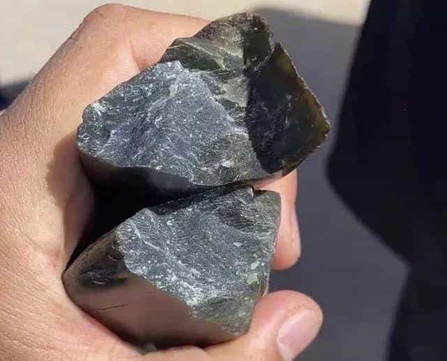 玉石天价神话解构：从矿脉到市场的溢