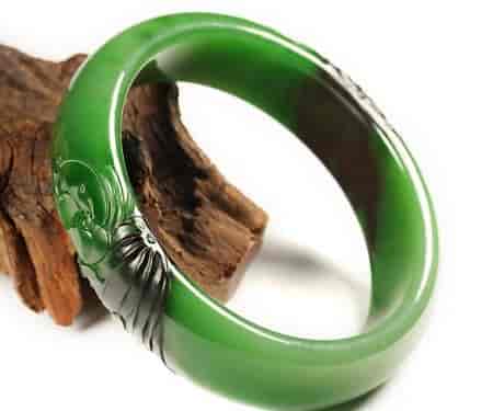 世人独爱和田玉手镯，手镯也不负世人心