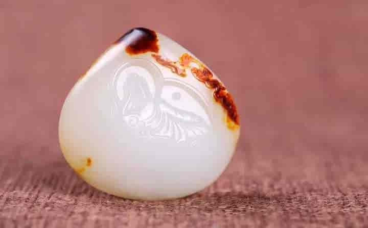 为什么很多人都偏向喜欢翡翠而不是和田玉？