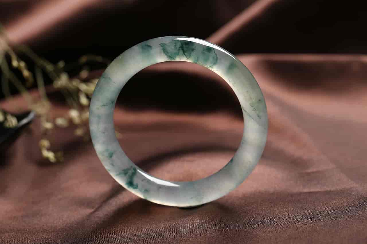 珠宝店买的翡翠镯子（玉）保值吗？