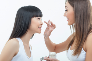 眼睛大的人容易长皱纹是真的吗 眼睛大的人容易长皱纹是真的吗