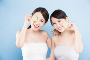 女人脸上长黄褐斑的原因