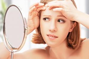 如何去除内眼角的皱纹 如何去除内眼角的皱纹